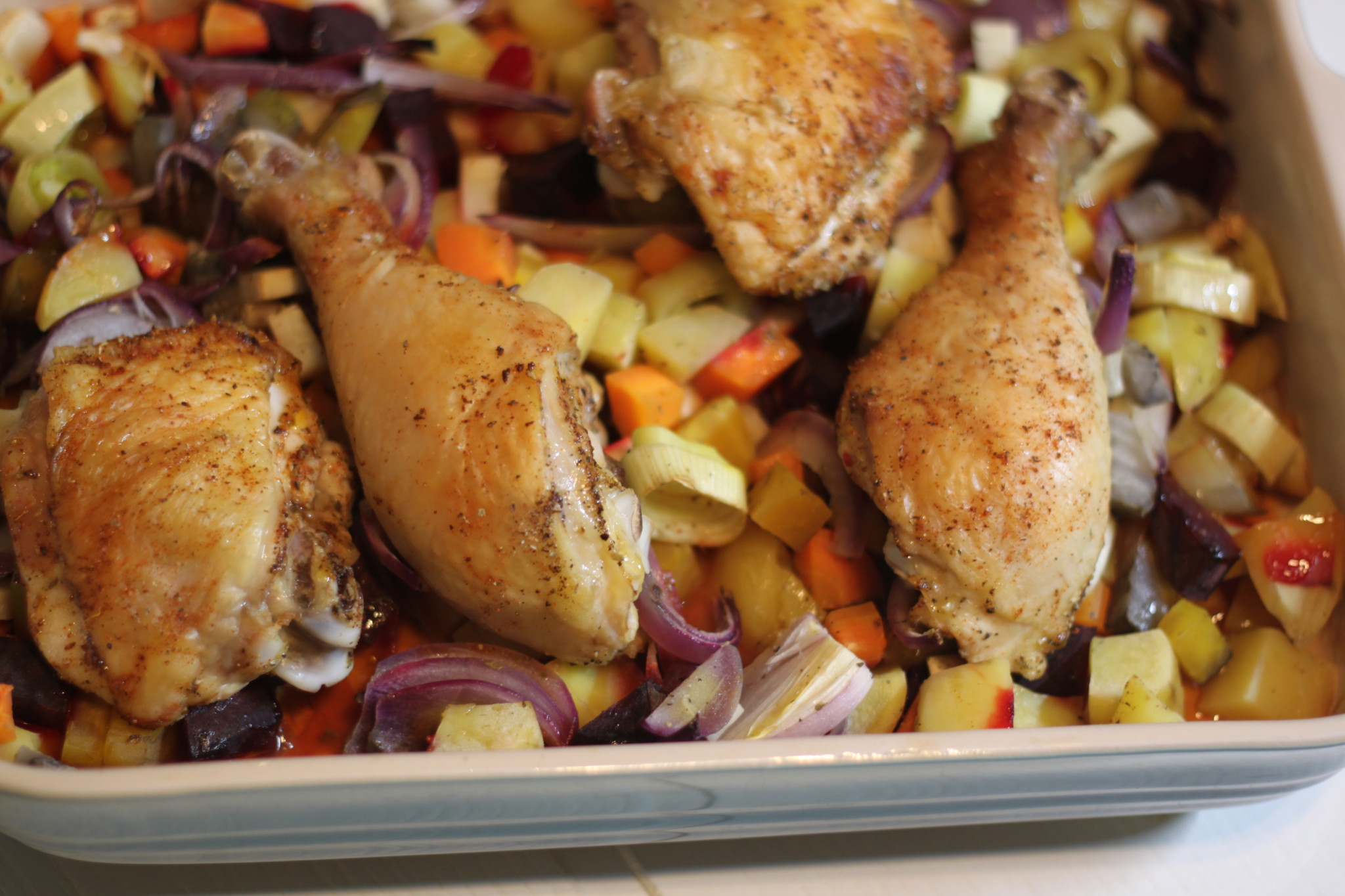 Ovnsbakte kyllinglår med rotgrønnsaker – Kjøkkenmagi